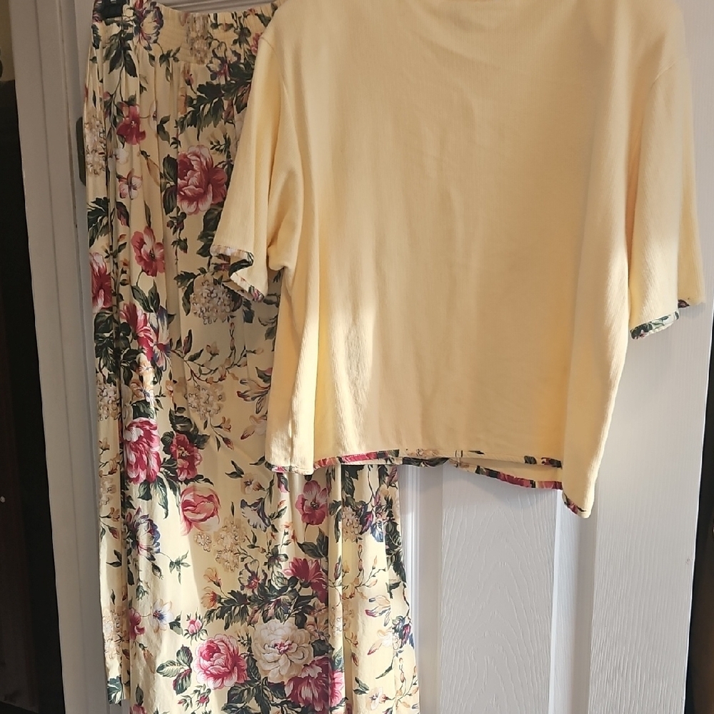 New Look Yellow Floral Top And Skirt - Picture 5 of 9